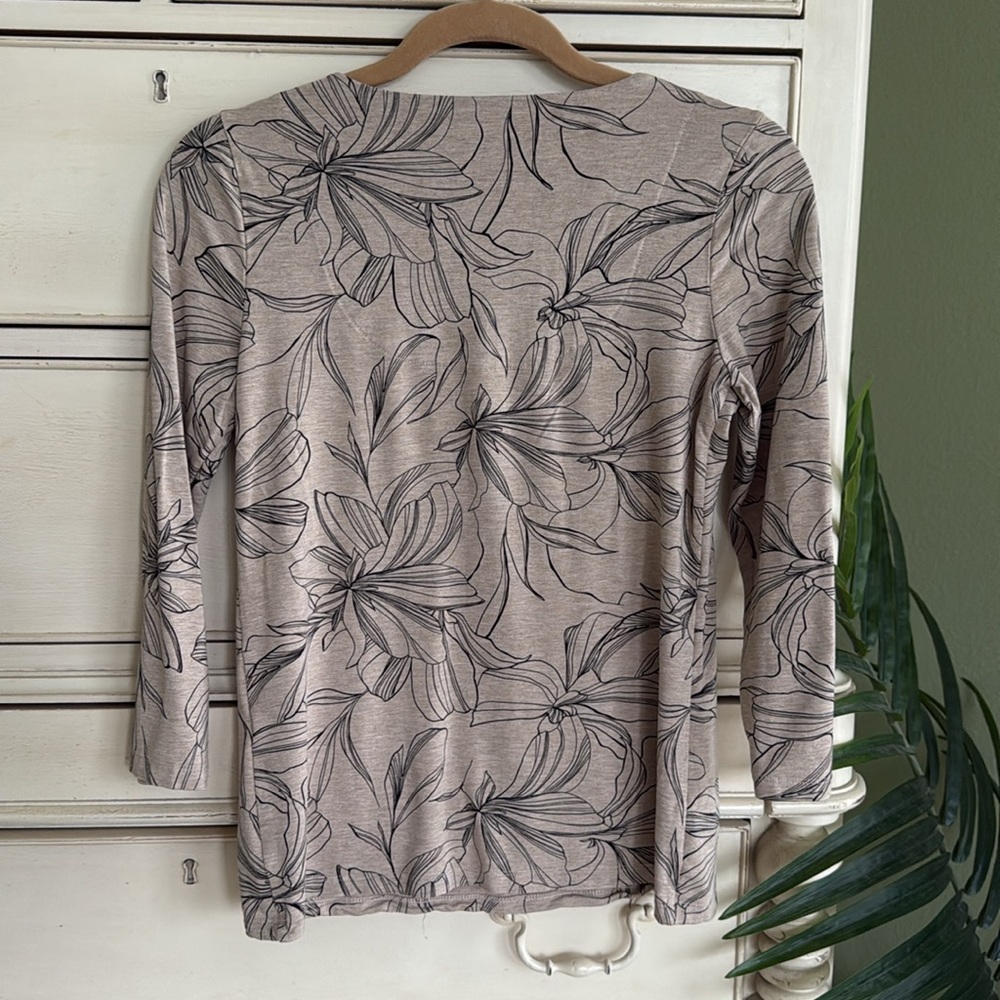 Chico's Floral Beige Square neck top size S - Picture 3 of 6